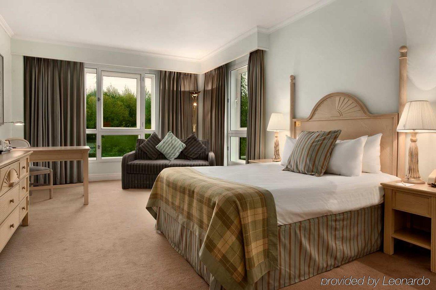 Doubletree By Hilton Dartford Bridge Hotel Room photo